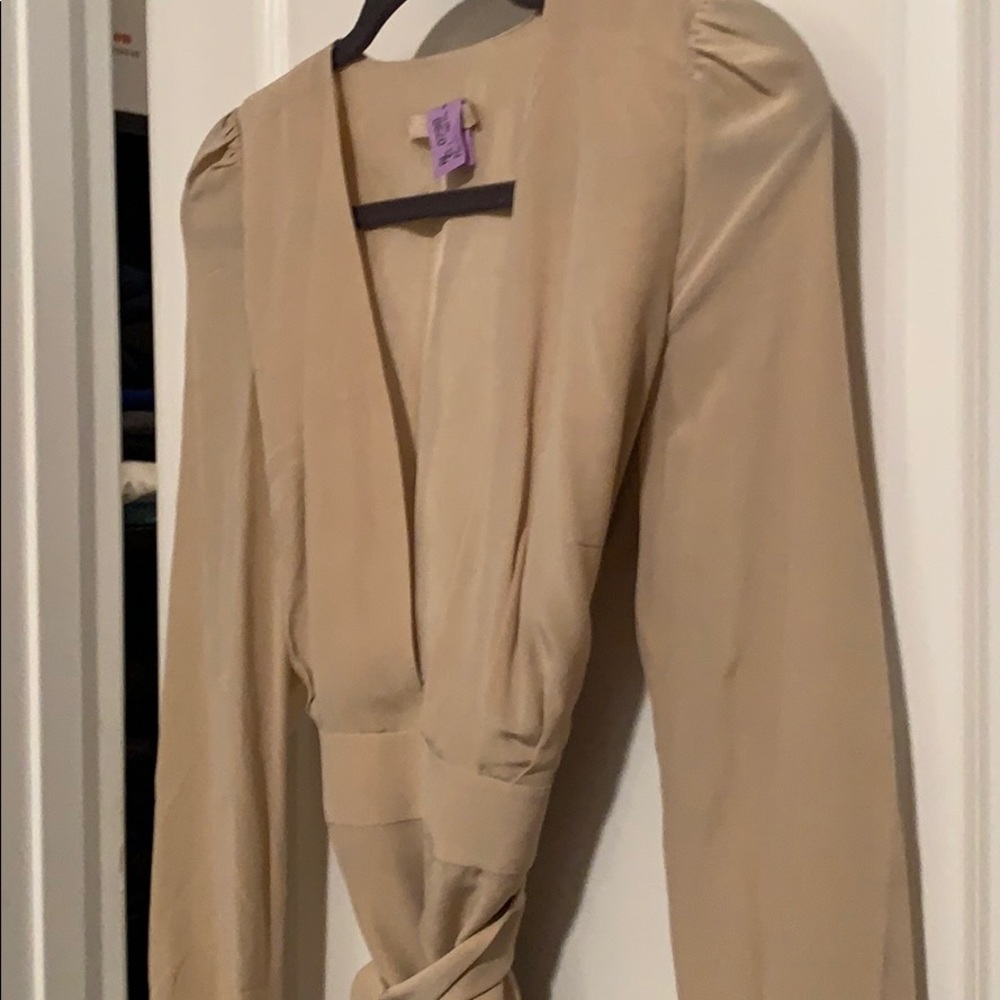 Carmella nude Michelli low cut dress - Picture 7 of 12